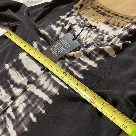 Chaser Tiered Sleeve Blouse. NWT. Medium - Picture 6 of 8